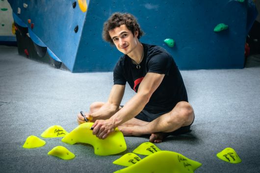 Auction of 8 holds Cast and Signed by Adam Ondra for Ukraine with the Memory of Nations