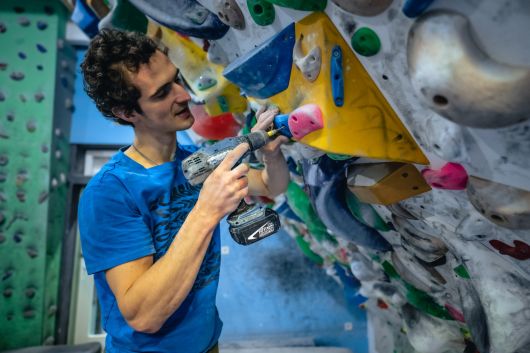 Spray Wall Setting Step by Step by Adam Ondra